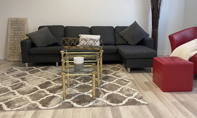 Laval Apartment | New 3beds/1bath 2 mins from Montreal - in the heart of Laval