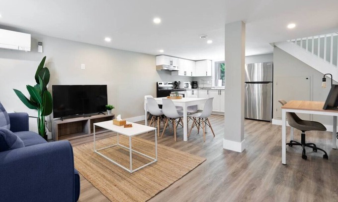 Barrie House | New 3BR Coach House | Near Beach & Downtown
