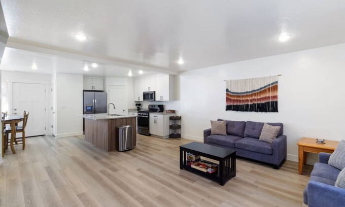 Cedar City Condo | New 3BR Home|Trails Nearby|Pet Friendly|BBQ Grill