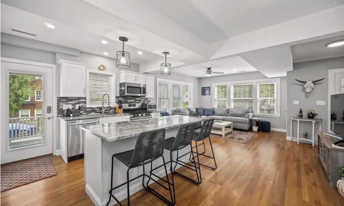 Salem House | NEW 3BR Salem Townhouse Minutes to downtown