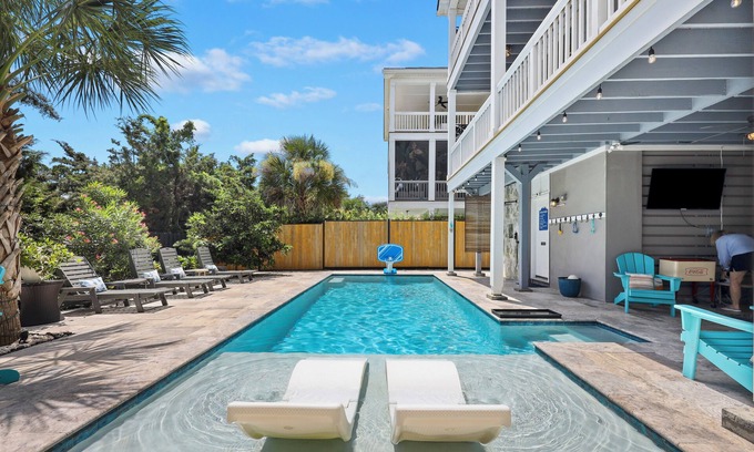 Palmetto Dunes House | New 4 bedroom Luxury Beach Home Minutes from Beaches, Pool, Spa, Golf Cart Bikes