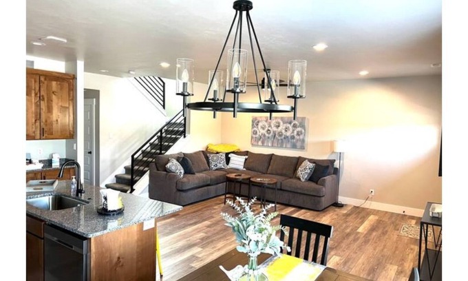 Ammon Condo | New 4 Bedroom Condo Perfect for an Idaho Adventure