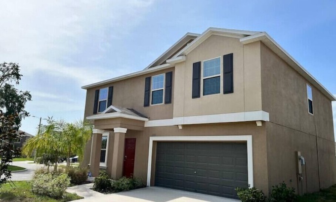 Riverview House | New 4 bedroom corner house with ample space