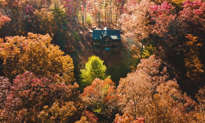 McCaysville House | New, 4 Bedrooms, Hot Tub, Indoor+Outdoor Fireplace