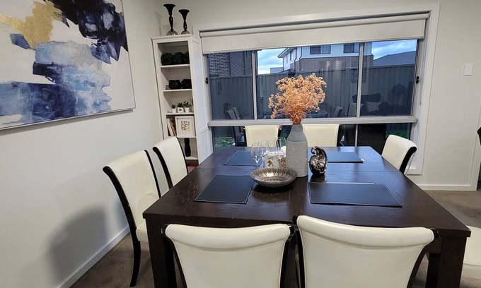 Rouse Hill House | New 5 bedroom house in Rousehill Center - Train, Shopping centre