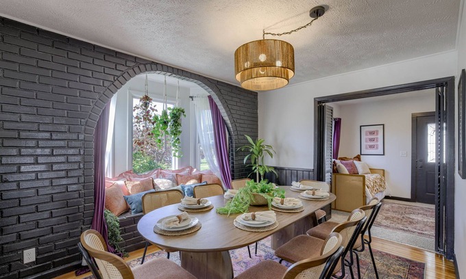 Bethany House | New 5BD Near UNL & DT - Poker Table & Games
