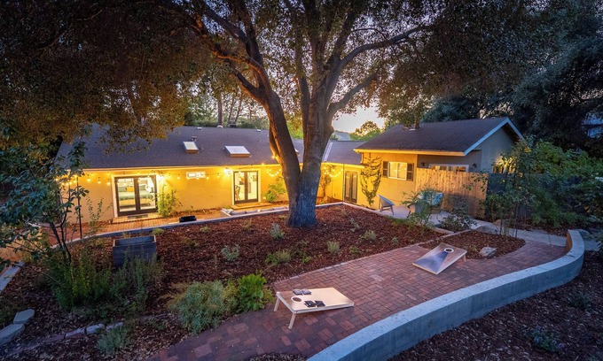 Atascadero House | New 5BR GREAT Location Sleeps 15