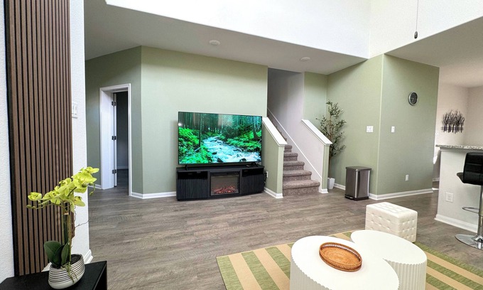 Conroe House | New 5br house with 4 king beds · Hot tub · Pets OK · Work space · 75" 4K TV