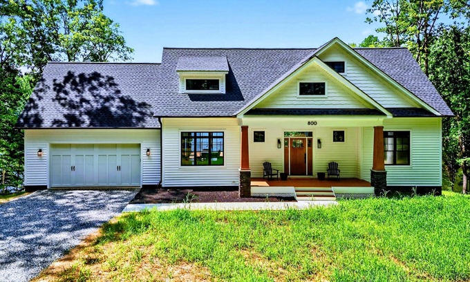 Bumpass House | NEW 5BR Lakefront Lake Anna, Beach, Dock, Views