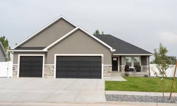 Idaho Falls House | New 6 Bed/3Bath Spacious Home in Idaho Falls. Family Friendly, Sleeps 16+.