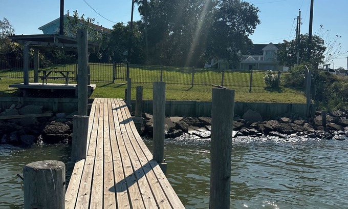 Bacliff House | New 6 person hot tub for relaxing and watching sunset across the bay.