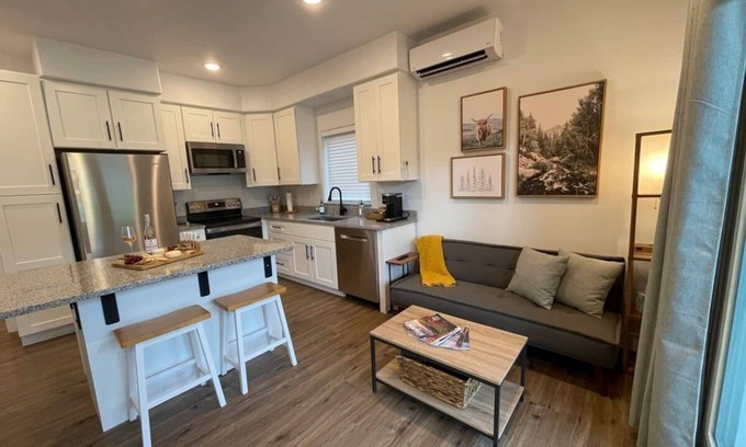 Hermosa Apartment | NEW 650sq ft Attached* in-law apt