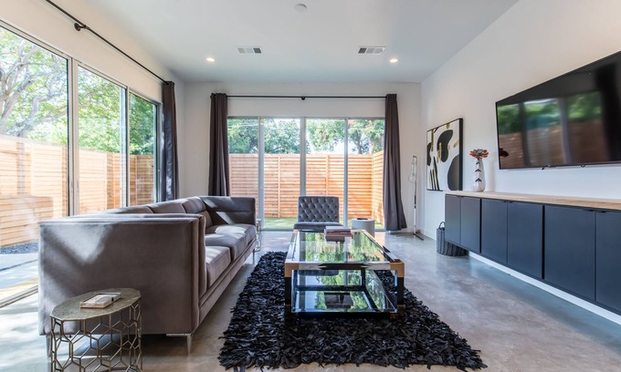 Dallas House | New 6B/6B Connected Double Townhomes
