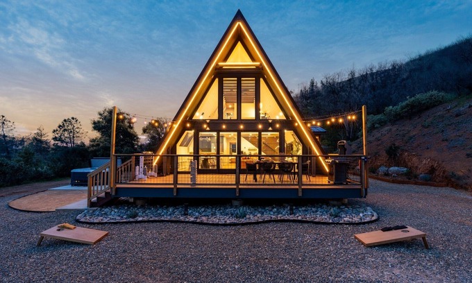 Mariposa Cabin | New! A-Frame with HotTub, Stargazing, EV Charging, Outdoor Games, King Bed