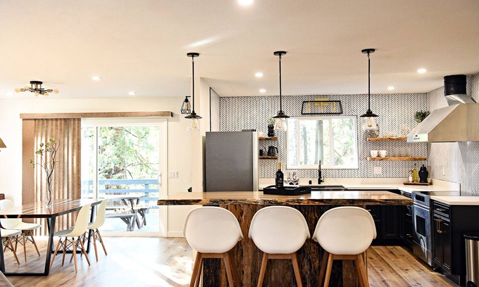 Glencoe Cabin | "NEW" AC, Wineries, BBQ, Game Room, Fire Pit, Cozy & Forest View