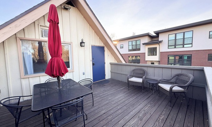 Fort Collins Condo | NEW Across St from CSU campus! 3 bedroom 1.5ba, above famous Rainbow Restaurant