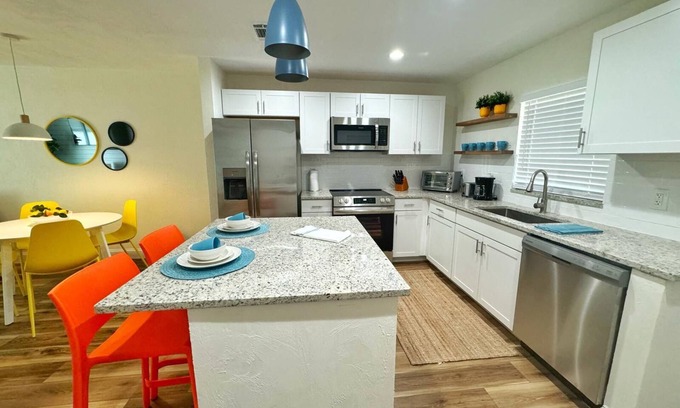 Port Orange House | NEW Amazing Sunshine-Up 6 Guests-Private Backyard