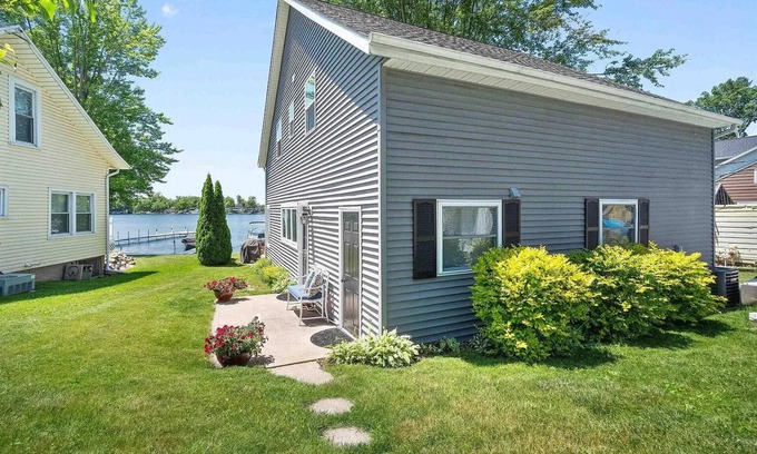 North Webster Cottage | New - Anchor Inn, a Charming Lake Cottage @ Webster Lake