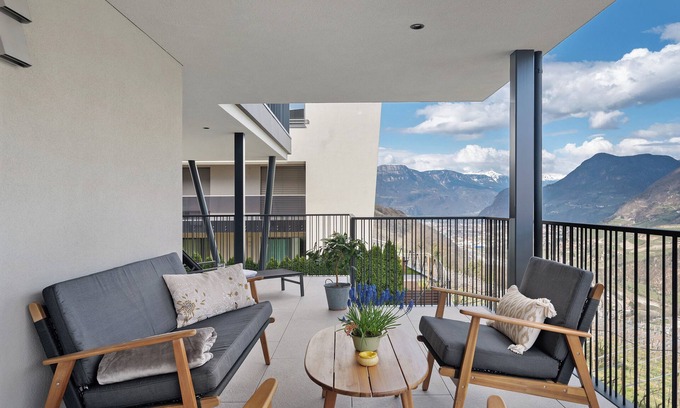 Cornedo All'isarco Apartment | New Apartment 'Vinea Guesthouse Terrace' with Mountain View, terrace and Air Conditioning