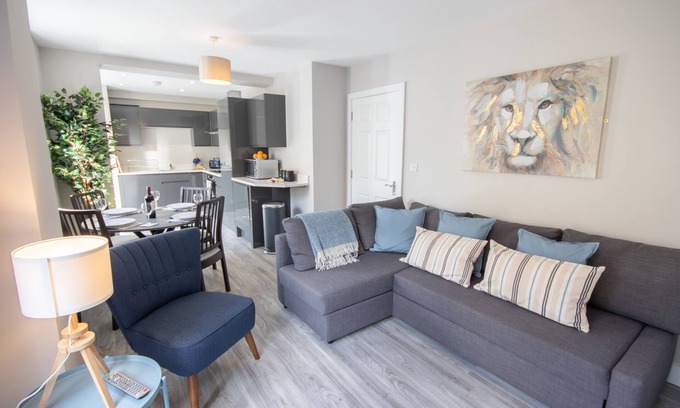 Dorking Apartment | New Apartment - Free Electric Car Charging
