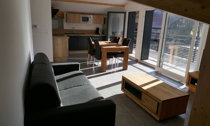 Thones Apartment | New apartment in quiet residence between lake and mountains