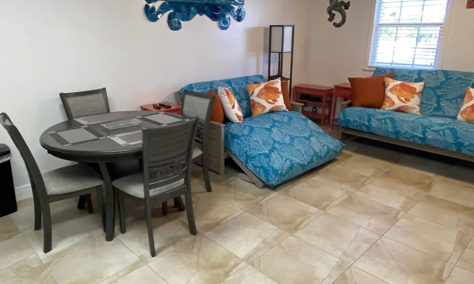 Spanish Wells House | New Apartment with Free Golf Cart 3 Minute walk to Beach