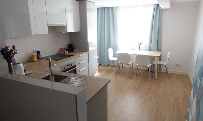 Grzegorzki Apartment | New apartment with three bedrooms and parking close to city center