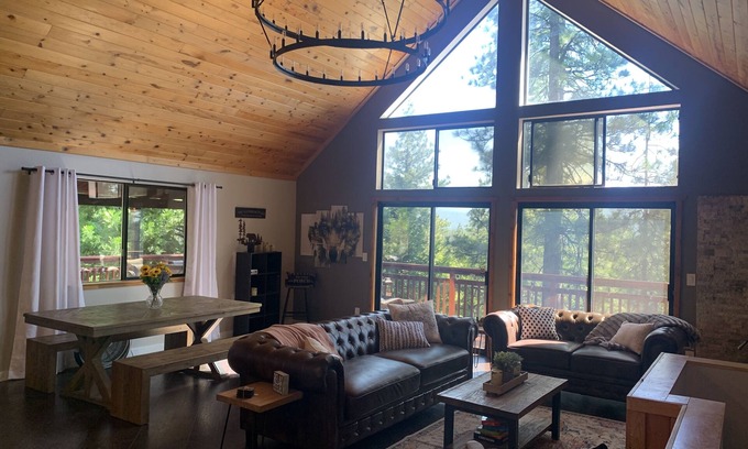 Glencoe Ski Chalet | New! *Arnold Treehouse* Updated, Sleeps 12, K9OK