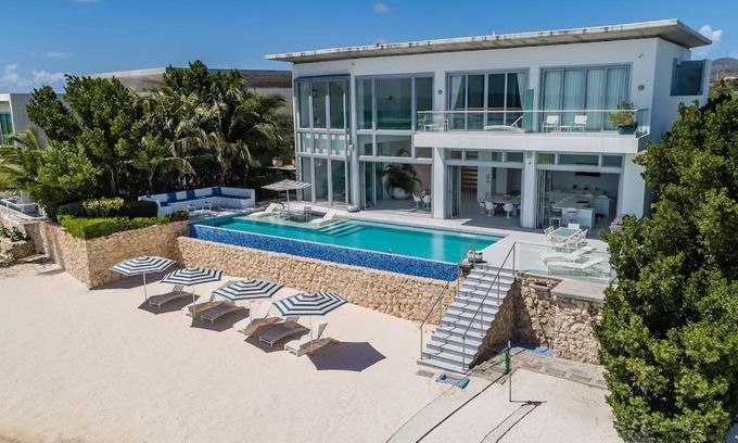 Savaneta Villa | New Aruba Beachfront Estate:gym, beach and pool