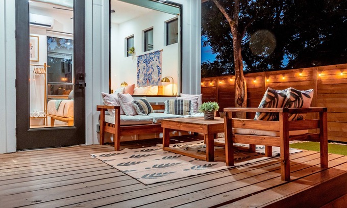 Johnston Terrace House | *NEW* Backyard oasis with Cowboy Pool + 10-min drive to Austin hot-spots
