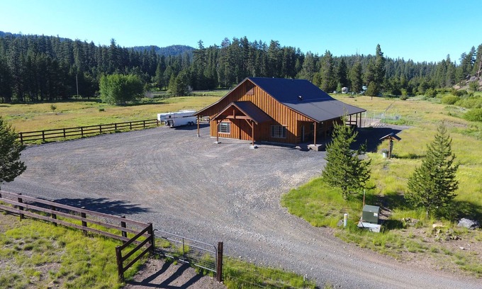 Prineville Cabin | New Barn Dominiam on Marks Creek, next to Ochoco National Forest
