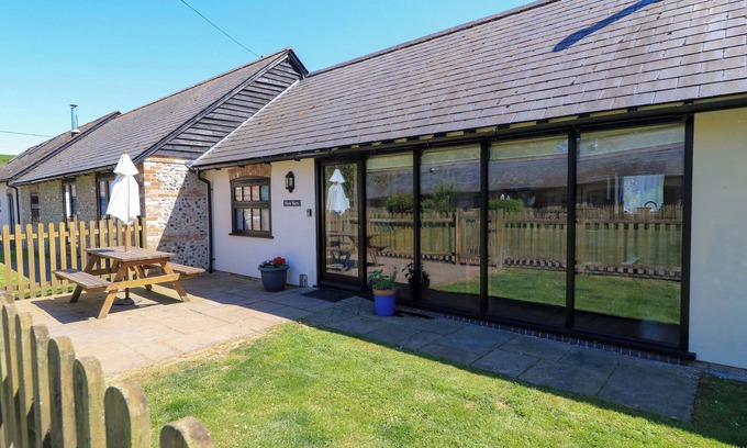 Blandford Forum Cottage | NEW BARN, pet friendly, with open fire in Winterborne Stickland