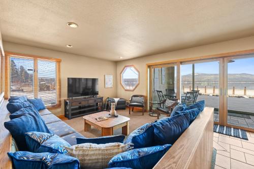McCall House | New! Beach Cruzen - Crystal Beach - Lakefront - Beach - Seasonal Pool