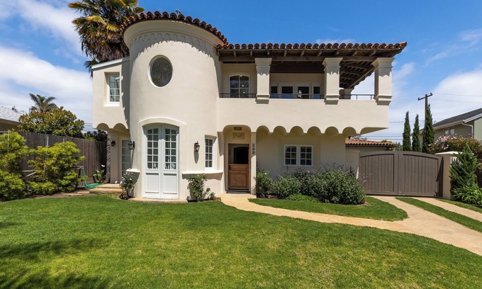 East Mesa House | NEW! BEACH HAVEN - Custom Mesa Charmer