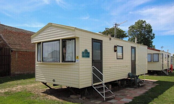 Dymchurch House | New beach holiday park spacious family caravan