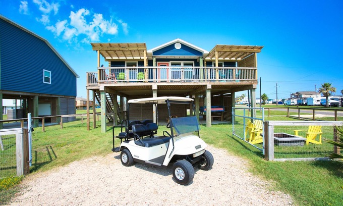 Surfside Beach House | NEW: Beach House 3-Bed/2-Bath with Ocean View & Golf Cart - Great Beach