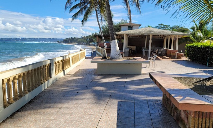 Guayabo Villa | NEW - Beachfront Villa 4BR and 5BA - 5 mins walk to beach, Owner lives upstairs