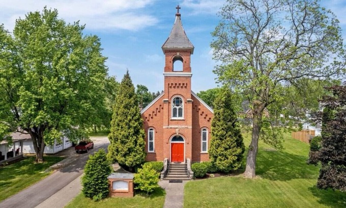 Bolivar Apartment | New! Beautiful 1903 Church in Bolivar Sleeps 8