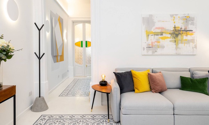 Sliema House | New! Beautiful Art Deco Townhouse 150m to Beach. (Daily Housekeeping incl)