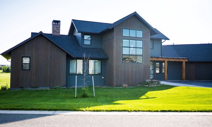 Four Corners House | NEW Beautiful Modern Bozeman Home with views!