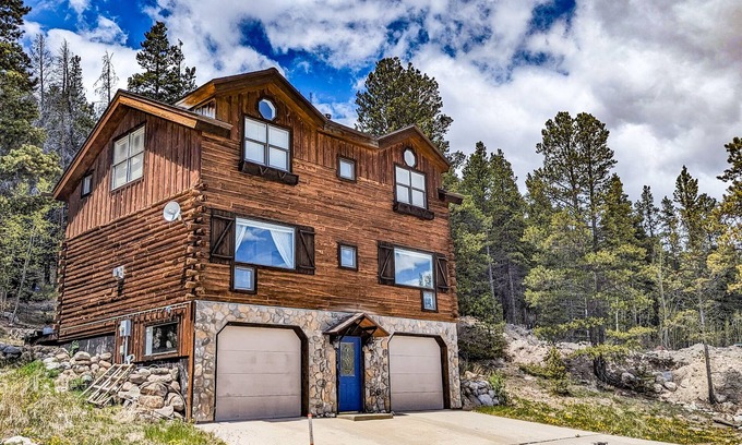Alma Cabin | New! Beautiful Mountain House Located in the Town of Alma - Valley View