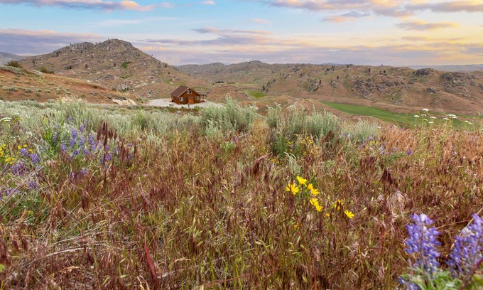 Brewster Cabin | NEW: Beautiful Mountain Views, Abundant Wildlife & Dark, Dark Skies