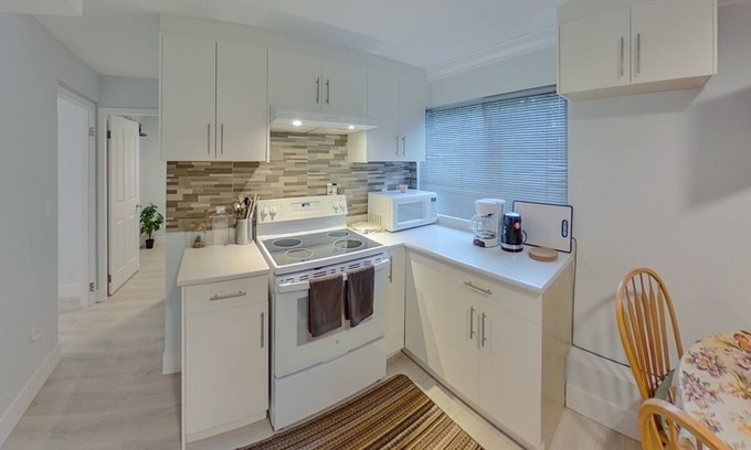 Guildford House | New, beautiful & peaceful 2 bed residential suite.