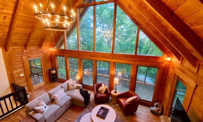 Tate Cabin | New! Bent Tree cabin hot tub, game room, wifi, golf
