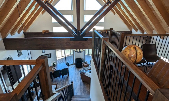 Woodlands House | NEW Big Bear Family Cabin & Bestselling Thriller Author Retreat