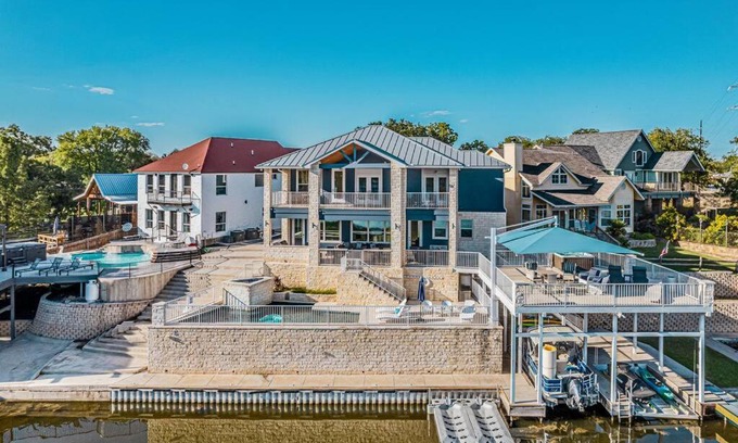 Kingsland House | New Big Blue in LBJ Waterfront with a Private Pool