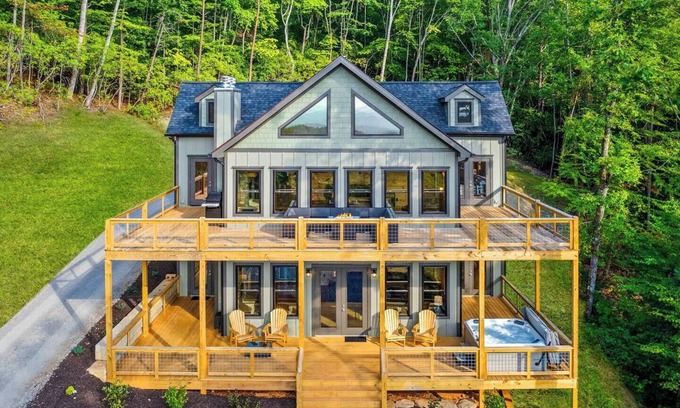 Franklin Cabin | NEW #BIG# Cabin*Hot-Tub*Firepit*King Beds*BIG VIEW