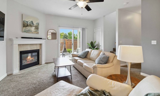 Northwest Boise City House | NEW! BloomHaus: A Whimsical Escape | Movie Loft | Back Patio w/Chiminea | Spacious Master en Suite