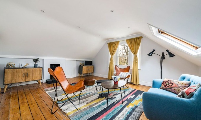 Hackney Apartment | NEW Bohemian 2 Bedroom Victorian Flat in Dalston