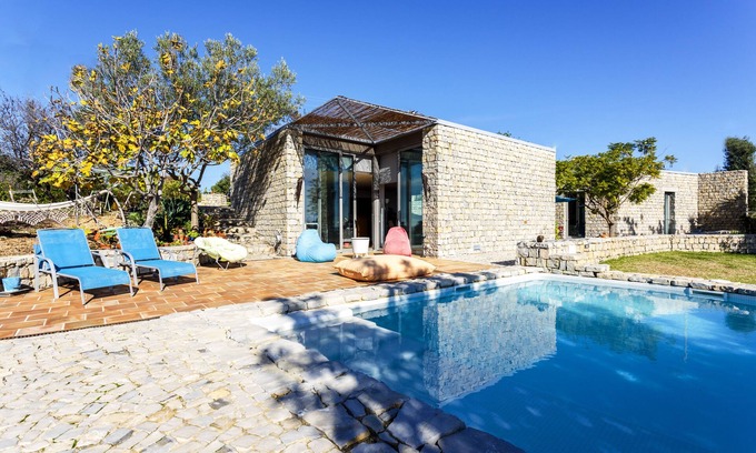Santo Estevao House | NEW Breathtaking Villa w/pool in scenic landscape